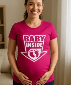 Gravid t-shirt Baby inside med fødder med teksten BABY INSIDE