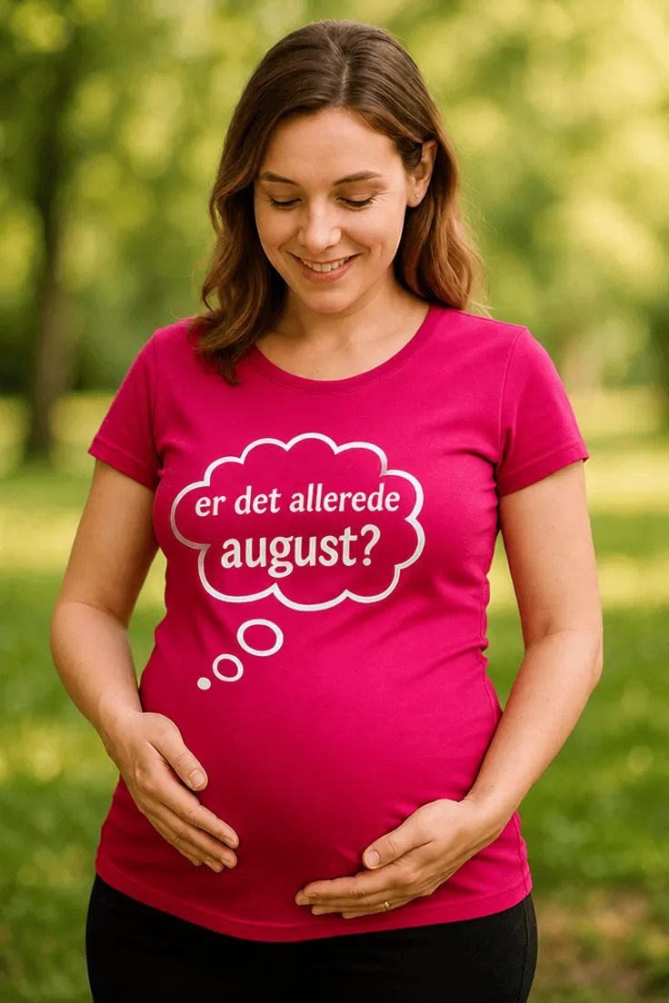 Gravid t-shirt med teksten er det allerede august? som sjov gave til gravid