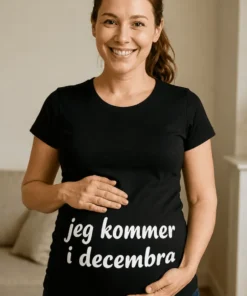 Gravid t-shirt Jeg kommer i december med sjovt graviditetsmotiv og teksten jeg kommer i december