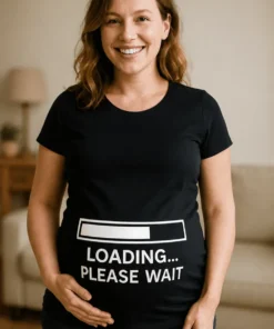 Gravid t-shirt med teksten LOADING... PLEASE WAIT. som sjov gave til gravid