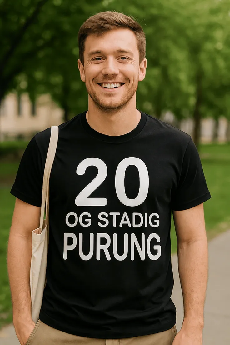 Sjov t-shirt 20 og stadig purung med teksten 20 OG STADIG PURUNG