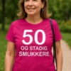 Sjov t-shirt 50 og stadig smukkere med motivet 50 OG STADIG SMUKKERE
