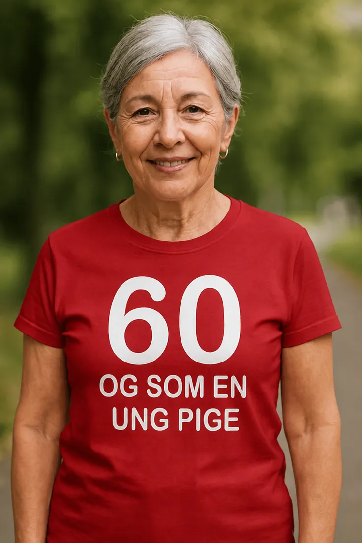 Sjov t-shirt 60 som ung pige med teksten 60 OG SOM EN UNG PIGE