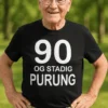 Sjov t-shirt 90 og stadig purung med teksten 90 OG STADIG PURUNG