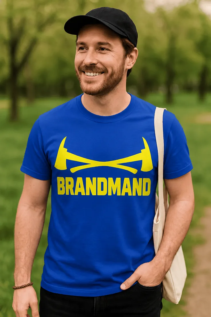 Sjov t-shirt Brandmand med økser med teksten BRANDMAND