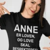 Sjov t-shirt Er loven med navn med teksten ANNE ER LOVEN, OG LOVE SKAL RESPEKTERES!