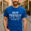 Sjov t-shirt Næsten perfekt som gave til fødselsdag for perfektionisten med humor