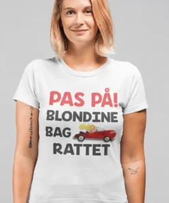 Sjov t-shirt Pas på blondine bag rattet med humoristisk trafiktema