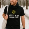 Sjov t-shirt Spis ikke gul sne som gave til fødselsdag med skæv vinterhumor