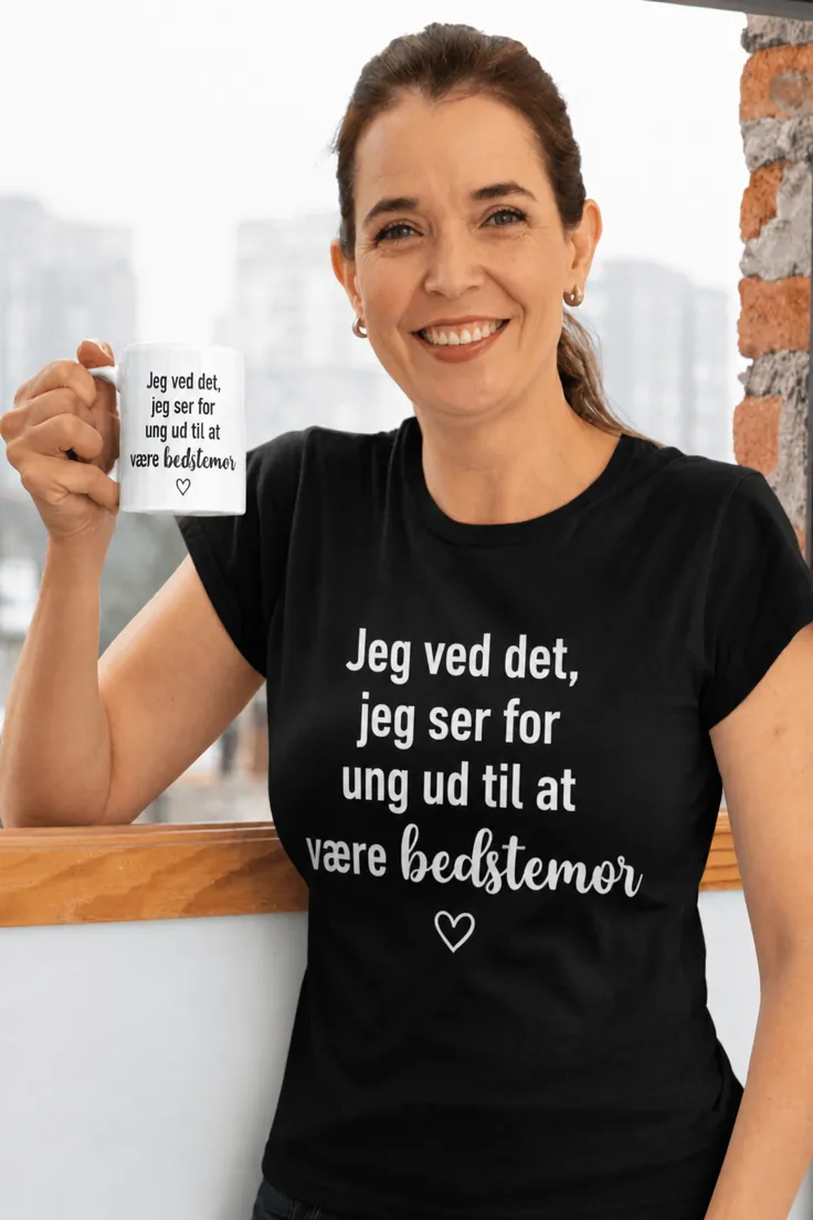 Sjov t-shirt Ung bedstemor som gave til fødselsdag for en bedstemor med humor