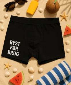 Sjove boksershorts med teksten RYST FØR BRUG som humoristisk gave